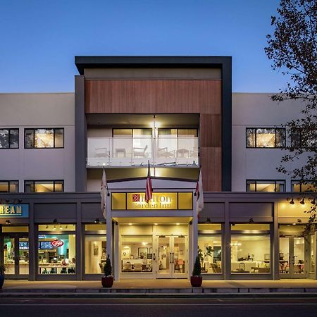 Hilton Garden Inn Davis Downtown Экстерьер фото