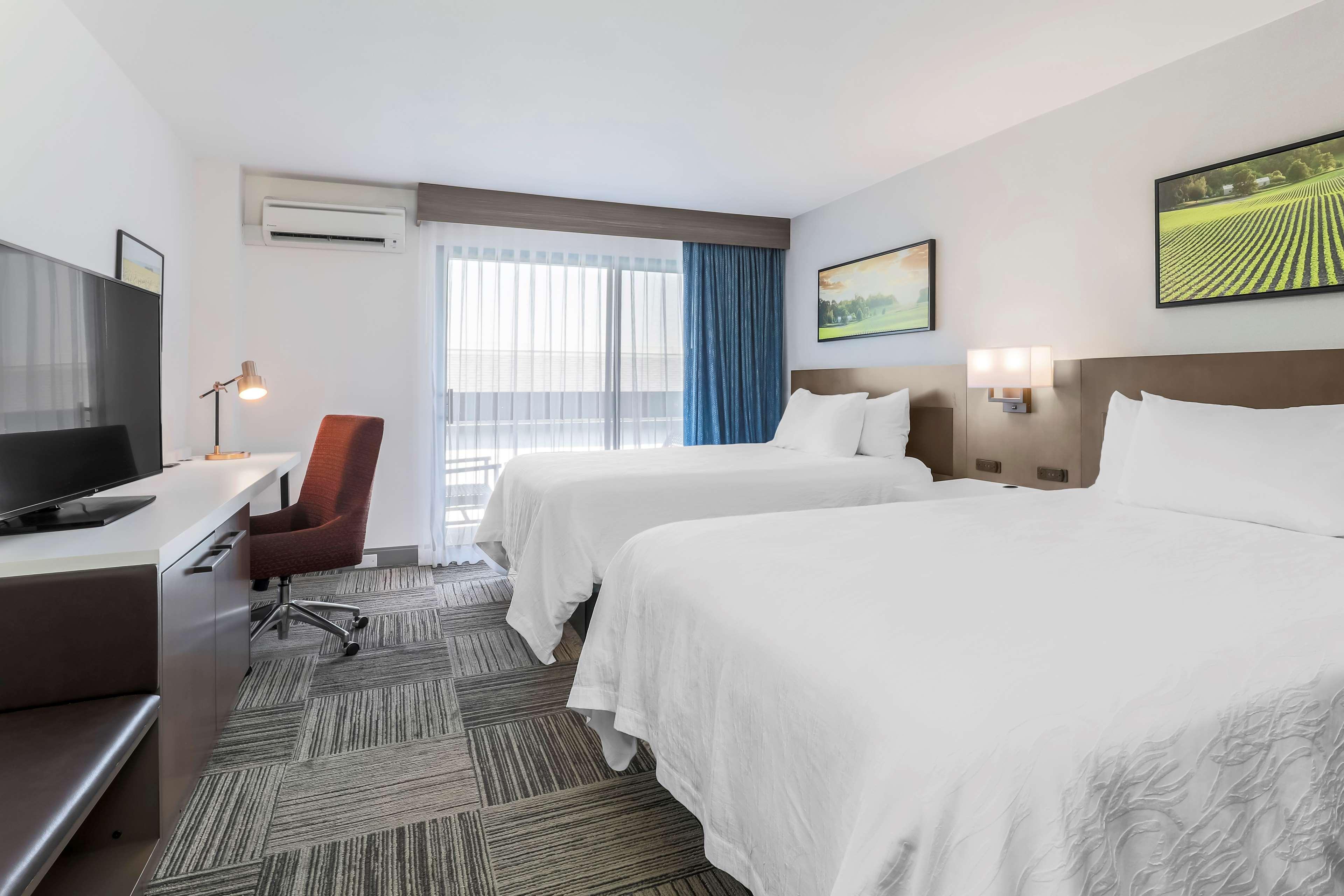 Hilton Garden Inn Davis Downtown Экстерьер фото