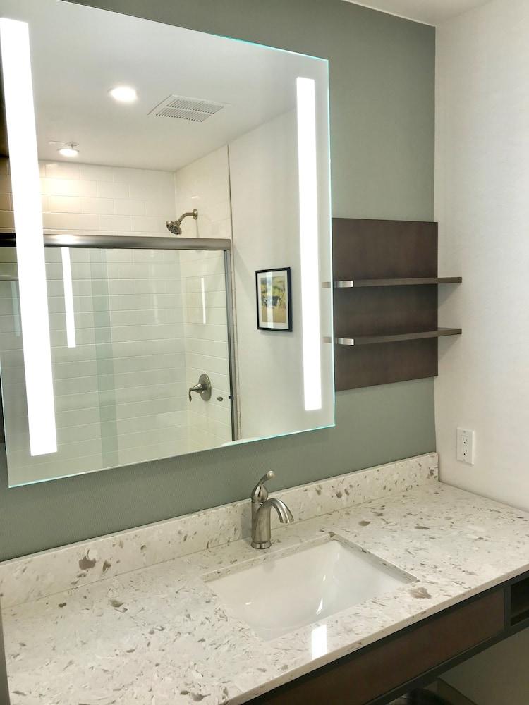 Hilton Garden Inn Davis Downtown Экстерьер фото