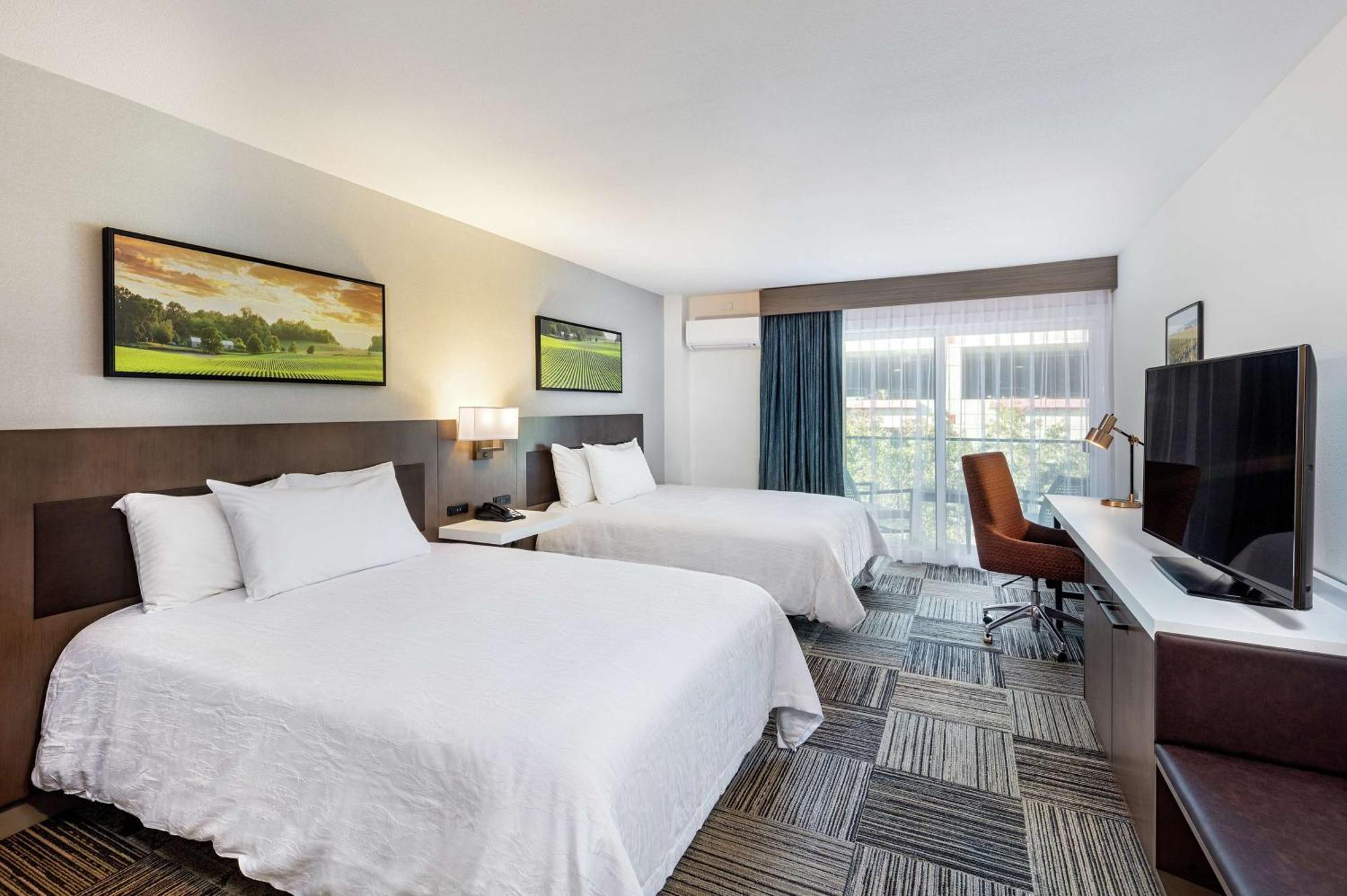 Hilton Garden Inn Davis Downtown Экстерьер фото
