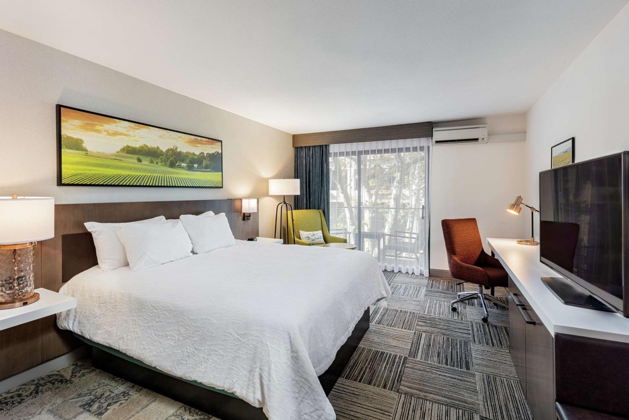 Hilton Garden Inn Davis Downtown Экстерьер фото