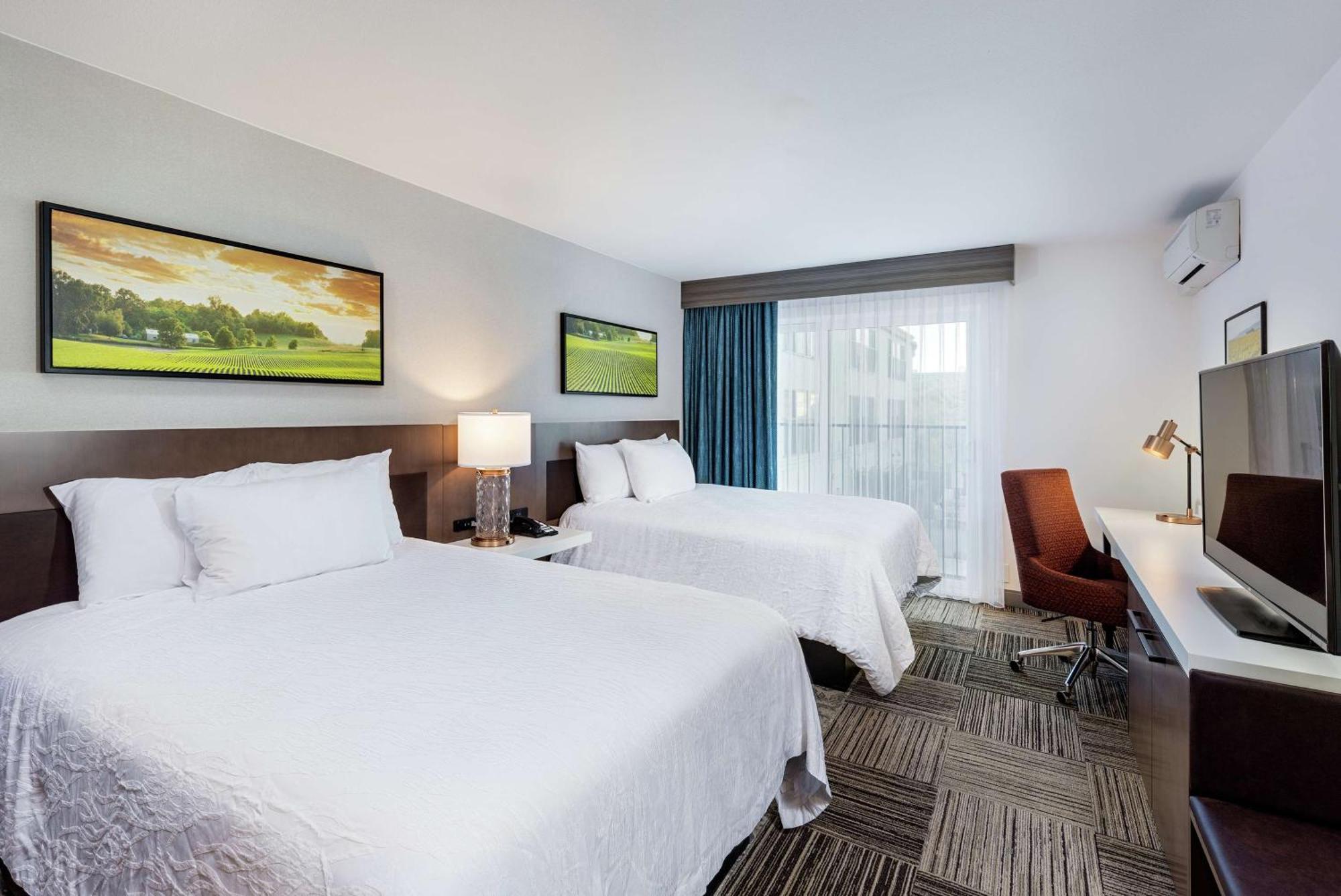 Hilton Garden Inn Davis Downtown Экстерьер фото