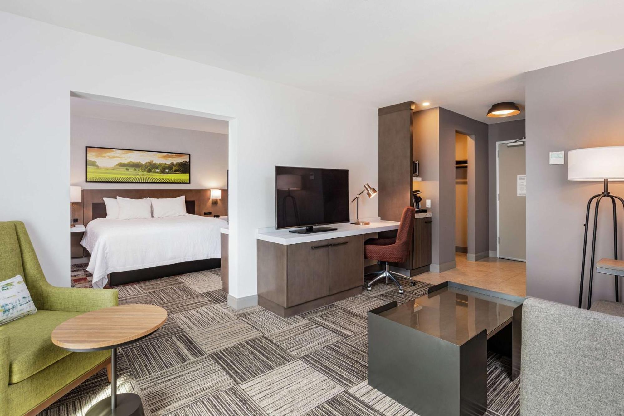 Hilton Garden Inn Davis Downtown Экстерьер фото