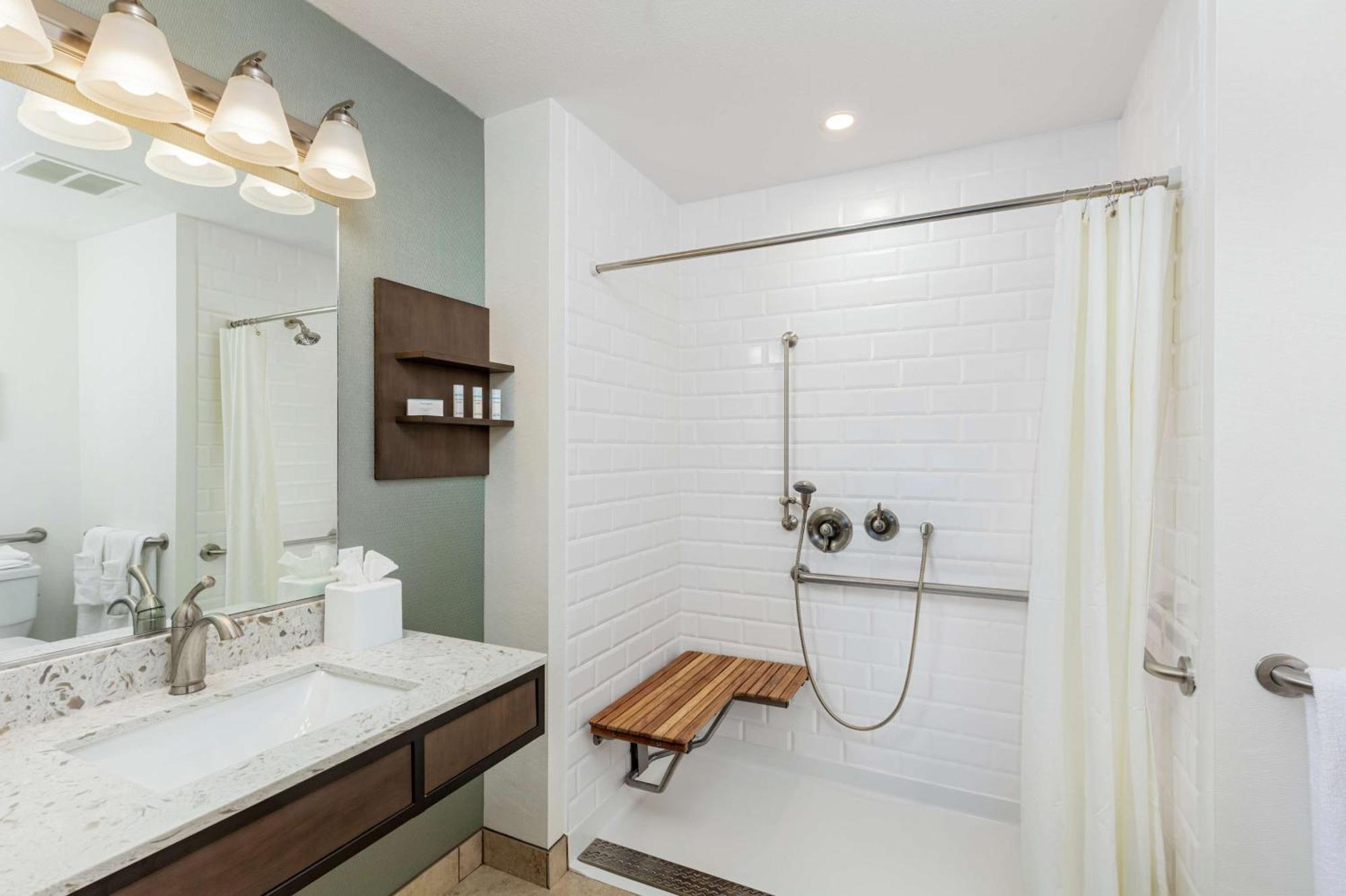 Hilton Garden Inn Davis Downtown Экстерьер фото