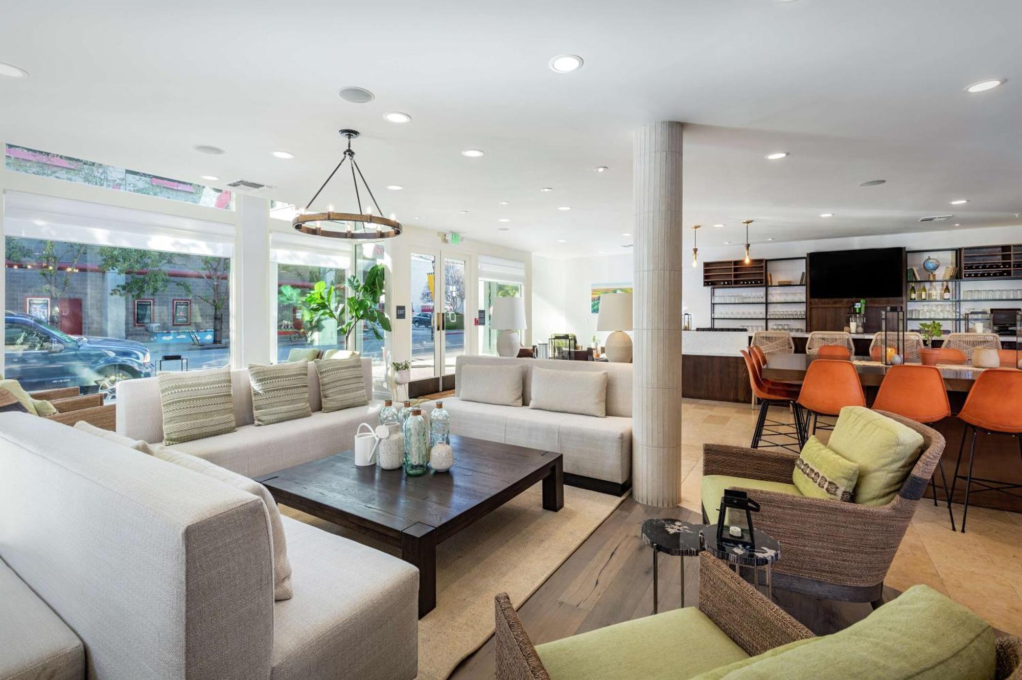 Hilton Garden Inn Davis Downtown Экстерьер фото