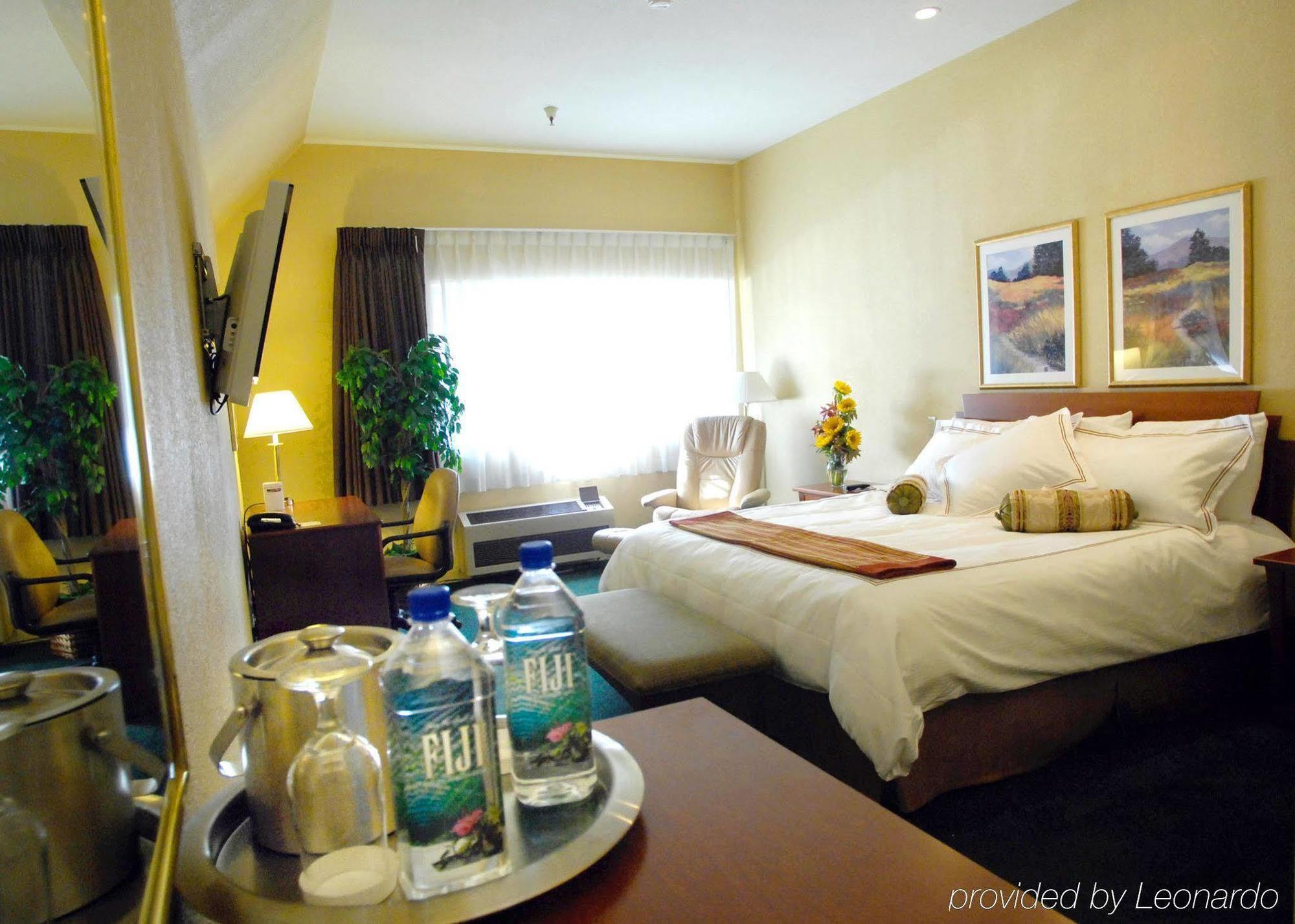 Hilton Garden Inn Davis Downtown Номер фото