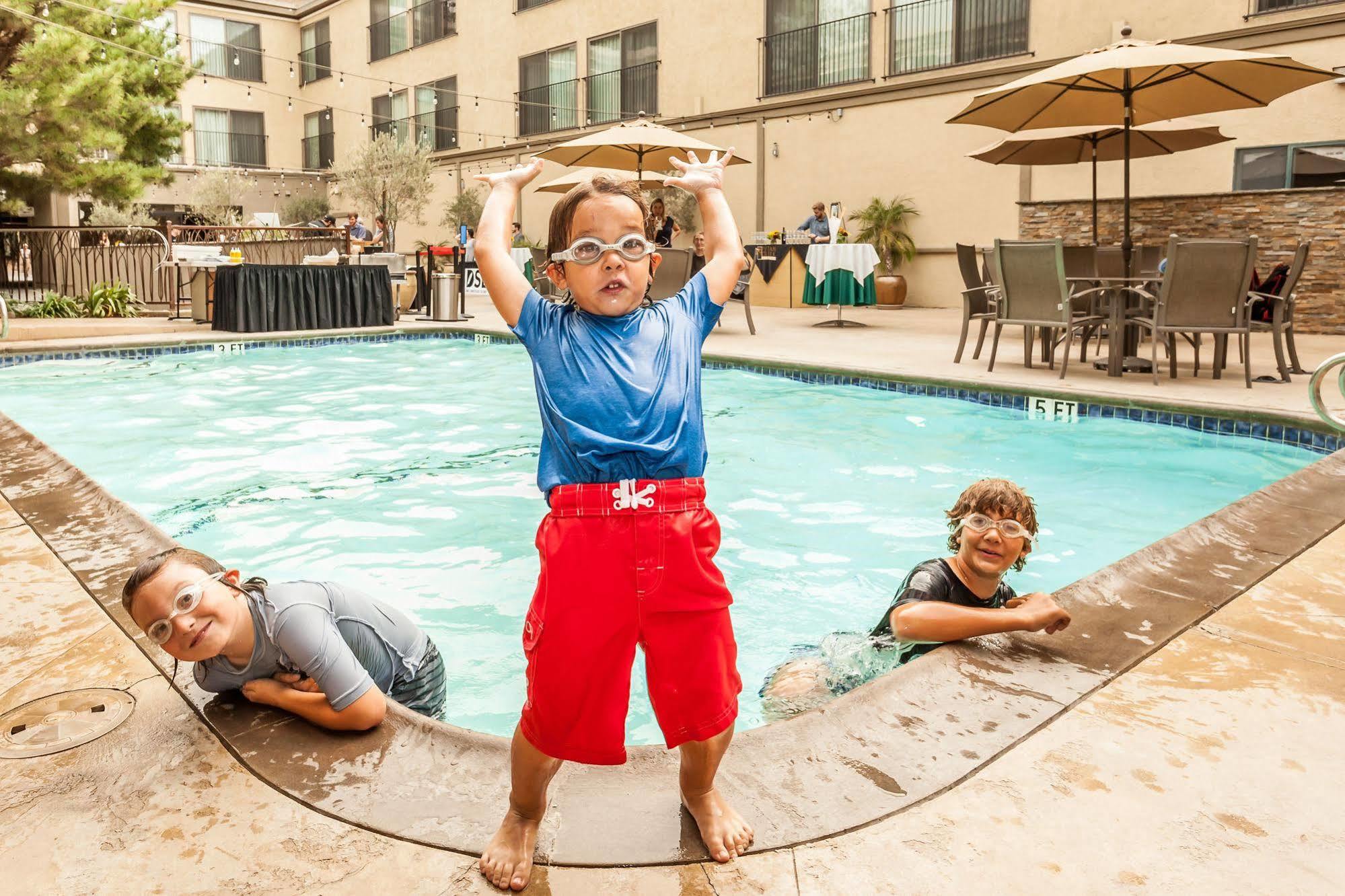 Hilton Garden Inn Davis Downtown Экстерьер фото